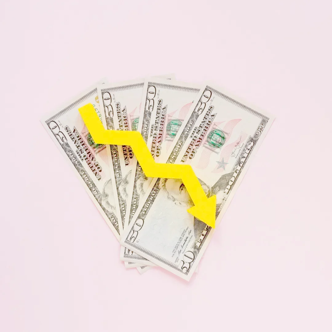Dólar cai para R$ 5,22, e bolsa sobe 1,6% com alívio no Oriente Médio