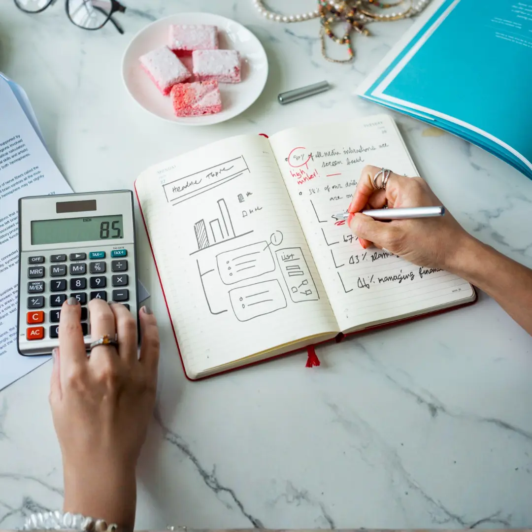IPVA, IPTU e Material Escolar: Como organizar as contas de janeiro sem entrar no vermelho 